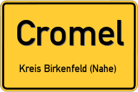 Modernes Ortsschild mit dem Text Cromel